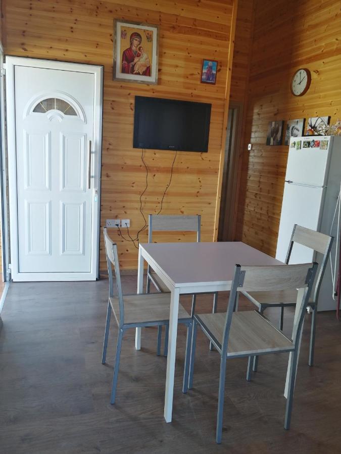Wooden Apartment , Agia Marina Chrysochous Kato Yialia Bagian luar foto